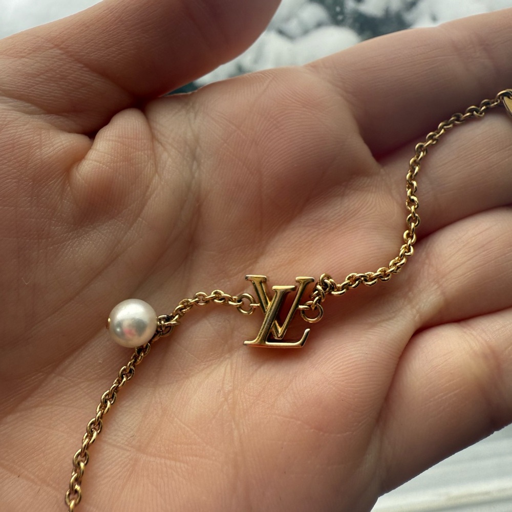Louis Vuitton Gold Bracelet with Pearl Charm - Picture 6 of 6